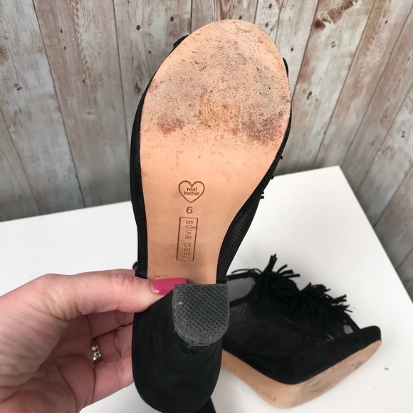 Reed Evins sz 6 black suede fringe Pom Pom heels - Picture 6 of 9